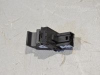 Volkswagen Amarok Lasinnostimen kytkin, vasen (taka) Varaosakoodi: 7L6959855B  REH
Korityyppi: Pikap
