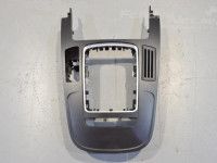 Audi A4 (B8) Vaihdetangon suojus Varaosakoodi: 8K0864261  V10
Korityyppi: Sedaan...