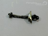 Toyota RAV4 (XA20) 2000-2006 Ovirajoitin, taka vasen Varaosakoodi: 68640-42020