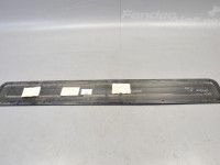 Volkswagen Amarok Laatikko luukku rima Varaosakoodi: 2H5829763
Korityyppi: Pikap