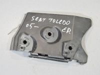 Seat Toledo Puskurin kiinnitys, oikea Varaosakoodi: 5P0807184A
Korityyppi: 5-ust luuk...