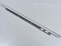 Audi A4 (B8) Oven lasi lista, oikea (kromi) Varaosakoodi: 8K0853764H  2ZZ
Korityyppi: Unive...