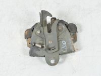 Mitsubishi L200 konepellin lukitus Varaosakoodi: 5908A019
Korityyppi: Pikap
