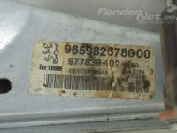 Peugeot 308 Takaovi lasinnostin mekaaninen, vasen (el.) Varaosakoodi: 9223C9 | 9223C8 | 9675466480
Kori...