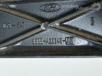 Ford Sierra Ikkunan käsikahva, oikea (etu) Varaosakoodi: 83BBA23348AB
Korityyppi: Sedaan